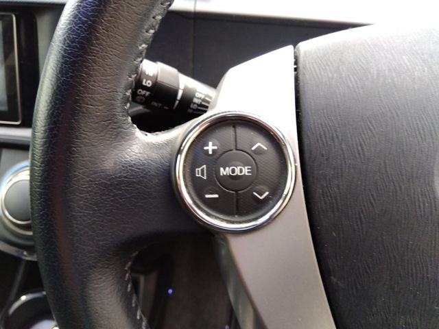 Toyota AQUA 2012-10 186943-11