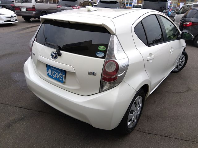 Toyota AQUA 2012-10 186943-2