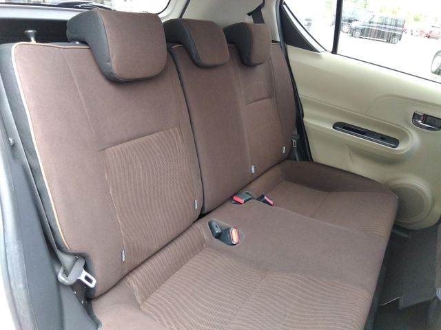 Toyota AQUA 2012-10 186943-18