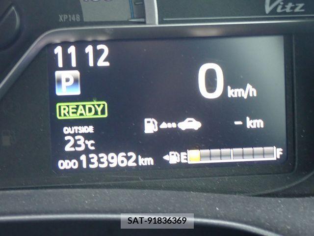 Toyota VITZ HYBRID 2017-06 383444-9