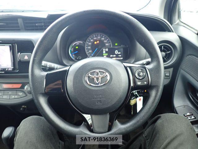 Toyota VITZ HYBRID 2017-06 383444-7