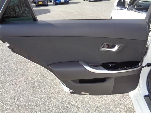 Toyota CROWN SEDAN 2010-11 193096-26
