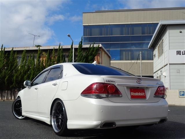 Toyota CROWN SEDAN 2010-11 193096-13