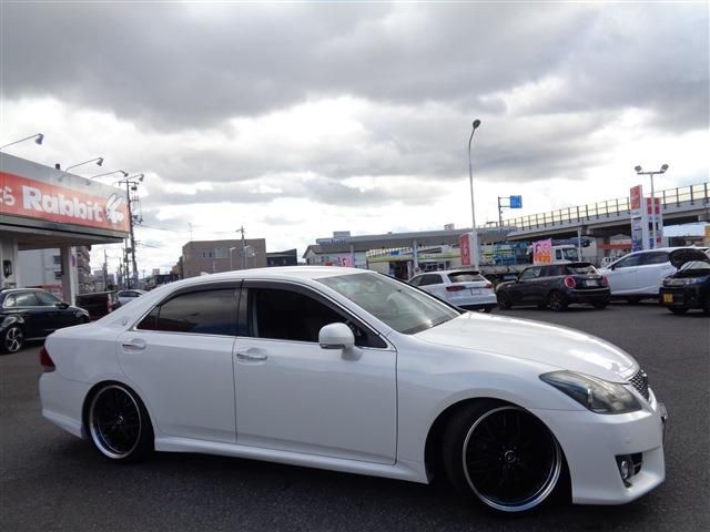 Toyota CROWN SEDAN 2010-11 193096-2