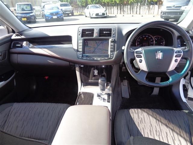 Toyota CROWN SEDAN 2010-11 193096-29
