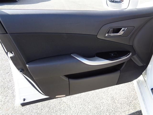 Toyota CROWN SEDAN 2010-11 193096-25