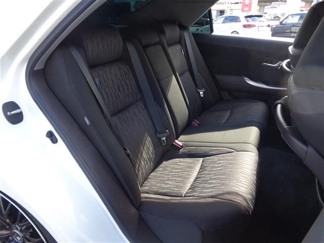 Toyota CROWN SEDAN 2010-11 193096-21