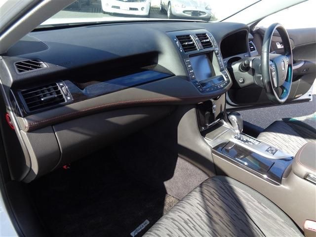 Toyota CROWN SEDAN 2010-11 193096-24