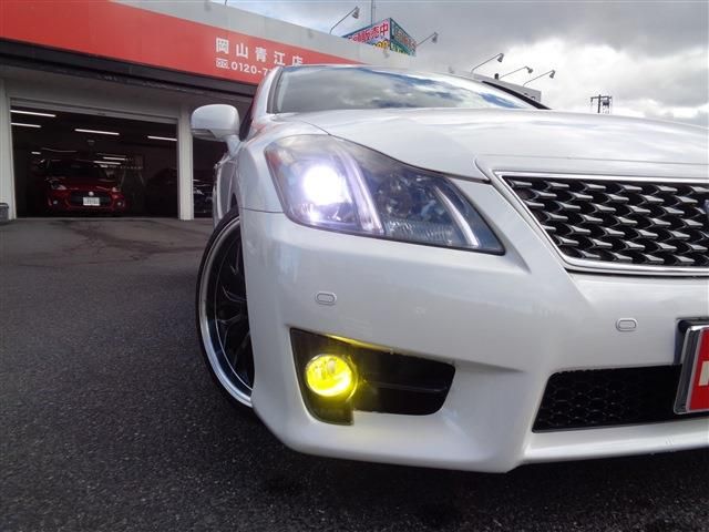 Toyota CROWN SEDAN 2010-11 193096-3