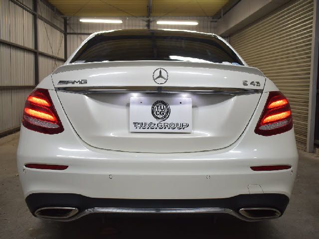 Mercedes Benz E-CLASS 2018-07 25384-28