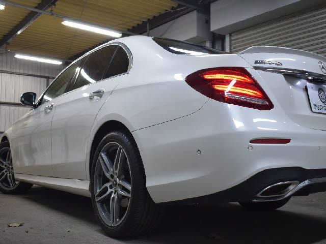 Mercedes Benz E-CLASS 2018-07 25384-23