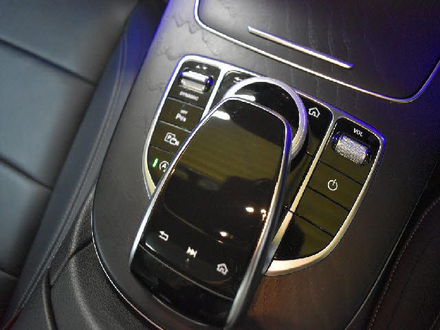 Mercedes Benz E-CLASS 2018-07 25384-11