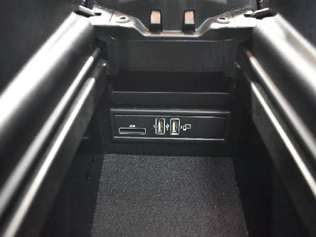 Mercedes Benz E-CLASS 2018-07 25384-14