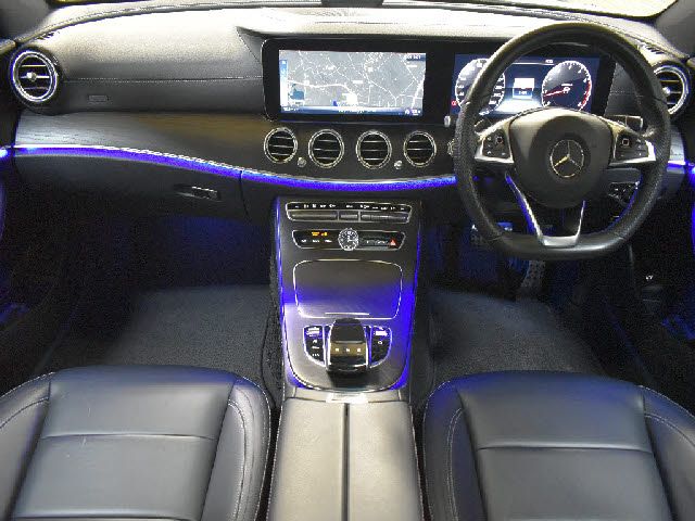 Mercedes Benz E-CLASS 2018-07 25384-1