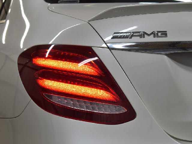 Mercedes Benz E-CLASS 2018-07 25384-26