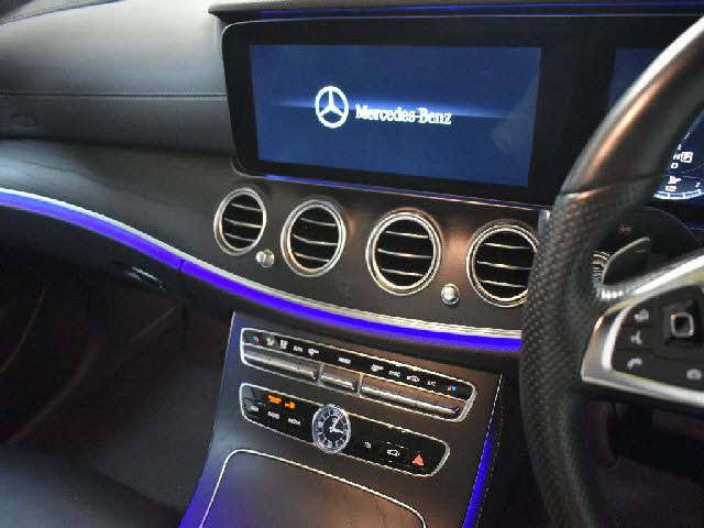 Mercedes Benz E-CLASS 2018-07 25384-9