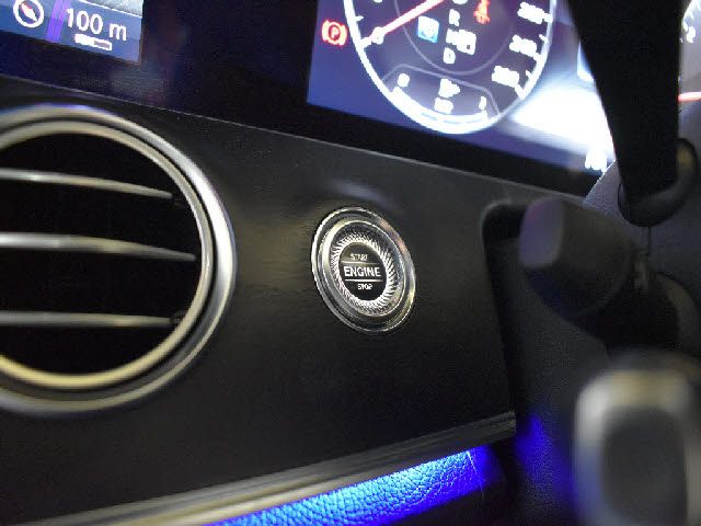 Mercedes Benz E-CLASS 2018-07 25384-3