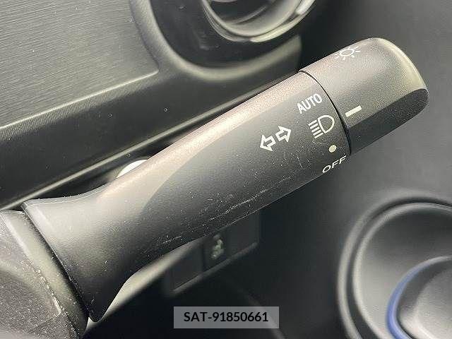 Toyota AQUA 2015-02 211927-6