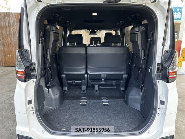 Toyota VOXY 2022-04 372497-14