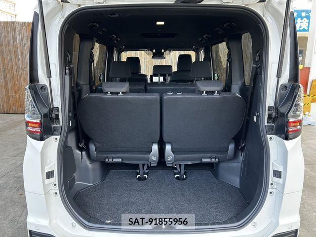 Toyota VOXY 2022-04 372497-13