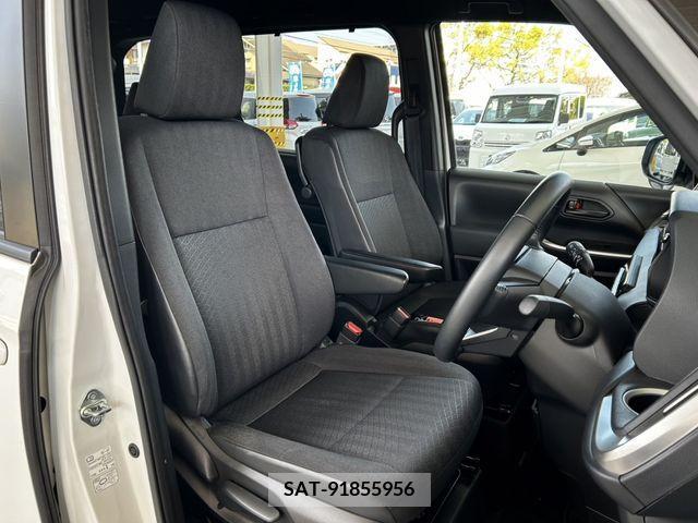Toyota VOXY 2022-04 372497-10
