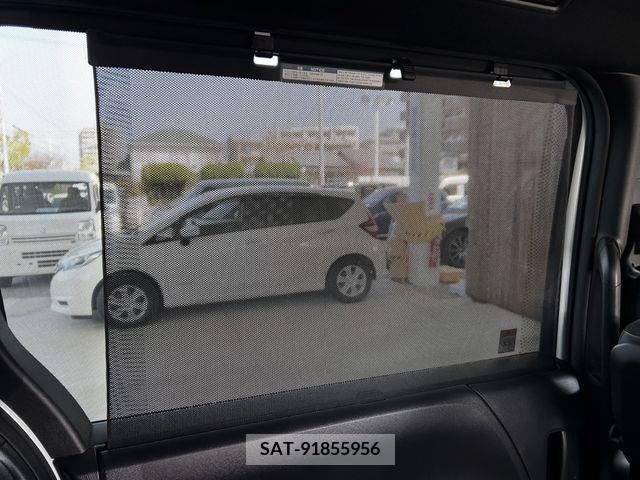 Toyota VOXY 2022-04 372497-24