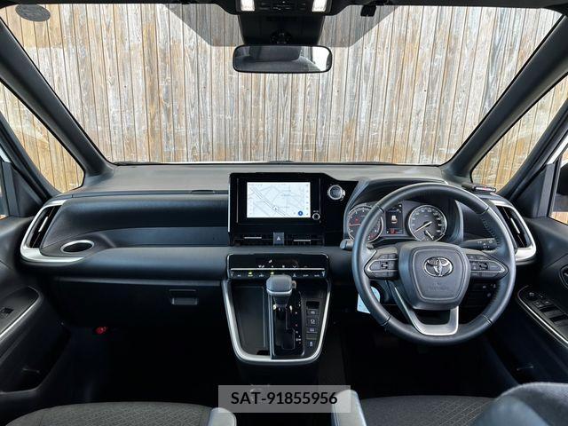 Toyota VOXY 2022-04 372497-1