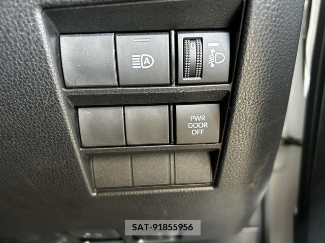 Toyota VOXY 2022-04 372497-19