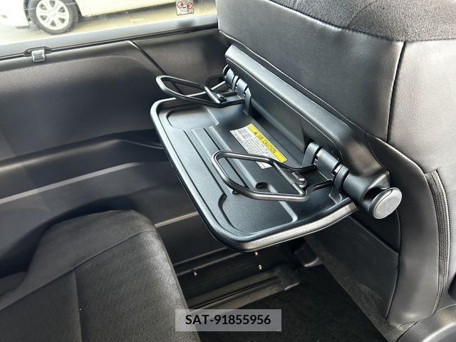 Toyota VOXY 2022-04 372497-25