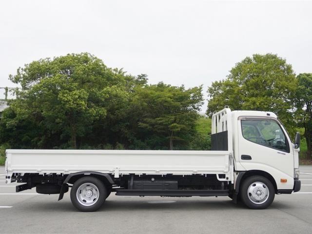 Hino DUTRO 2017-11 196214-3