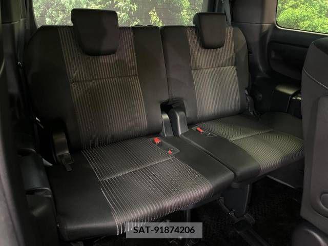 Toyota VOXY 2018-11 370480-12