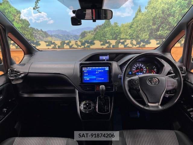 Toyota VOXY 2018-11 370480-1