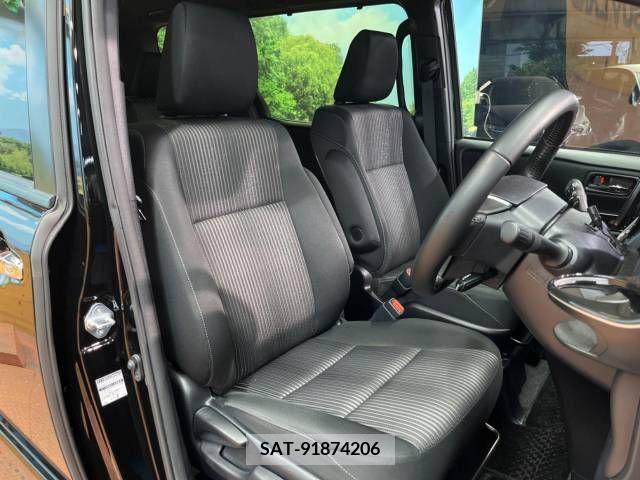 Toyota VOXY 2018-11 370480-10
