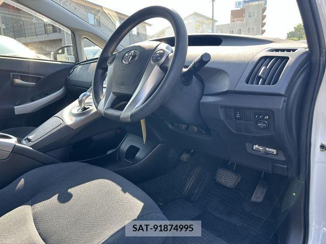 Toyota PRIUS 2013-03 322039-6