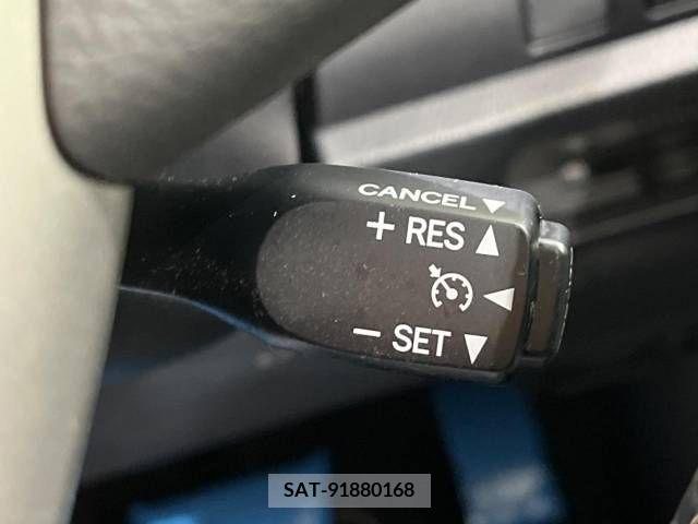 Toyota VOXY 2018-03 211903-7