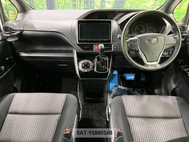 Toyota VOXY 2018-03 211903-1