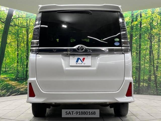 Toyota VOXY 2018-03 211903-17