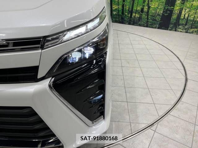 Toyota VOXY 2018-03 211903-14