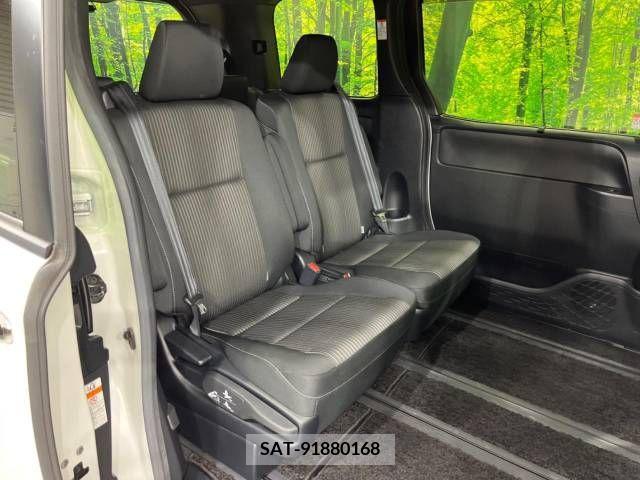 Toyota VOXY 2018-03 211903-11