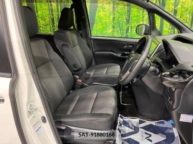 Toyota VOXY 2018-03 211903-10