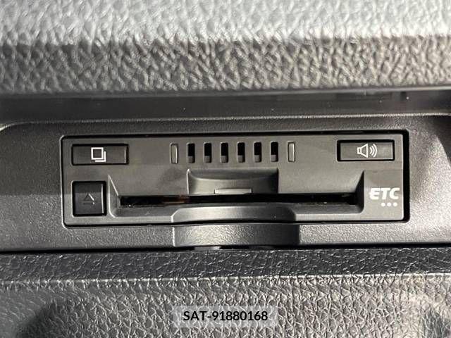 Toyota VOXY 2018-03 211903-9