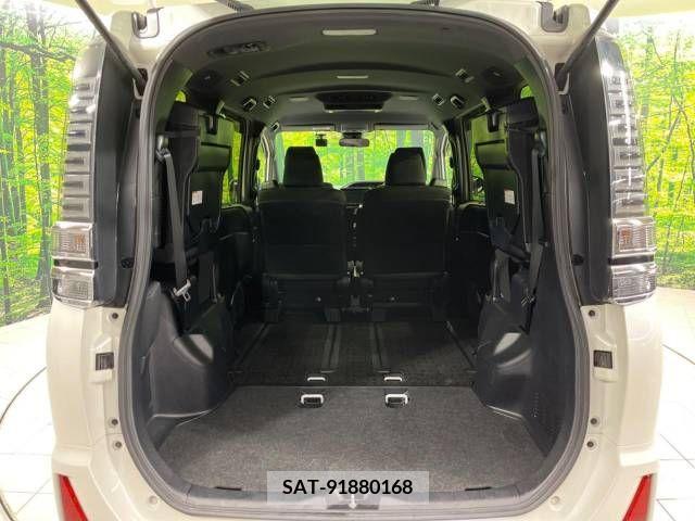 Toyota VOXY 2018-03 211903-13