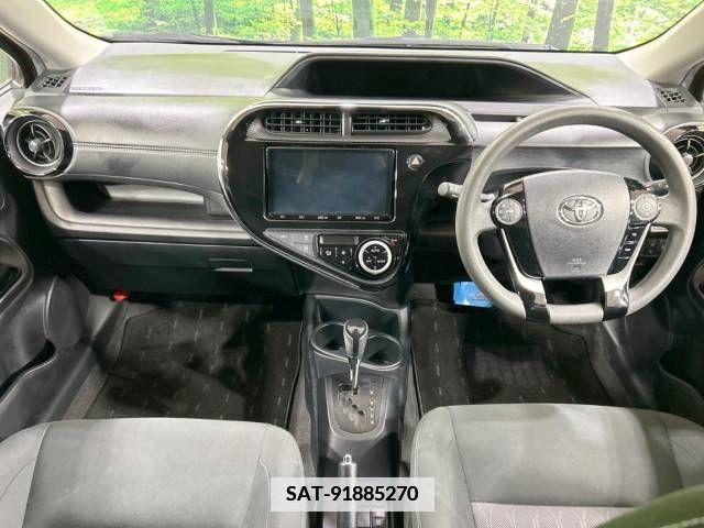 Toyota AQUA 2019-08 381785-1