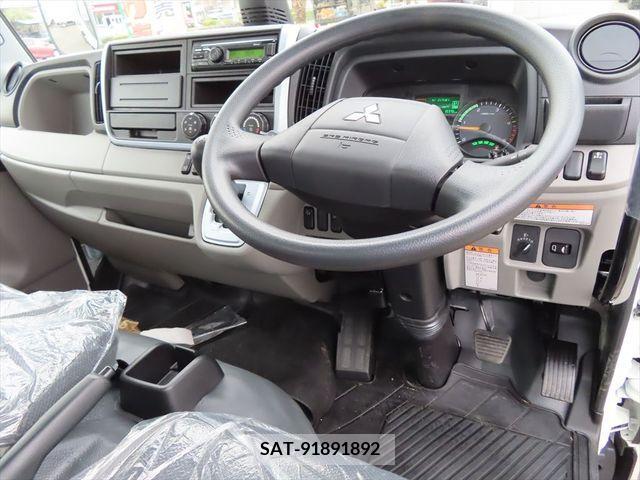 Mitsubishi CANTER 2023-09 226812-1