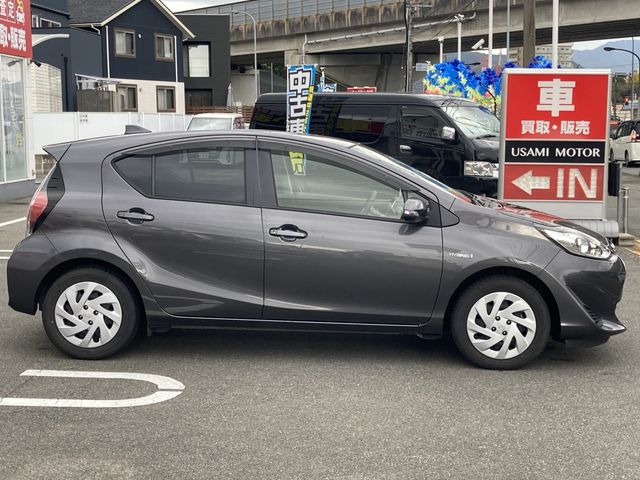 Toyota AQUA 2018-06 185321-24