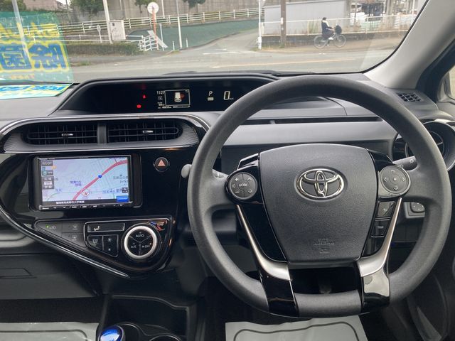 Toyota AQUA 2018-06 185321-2