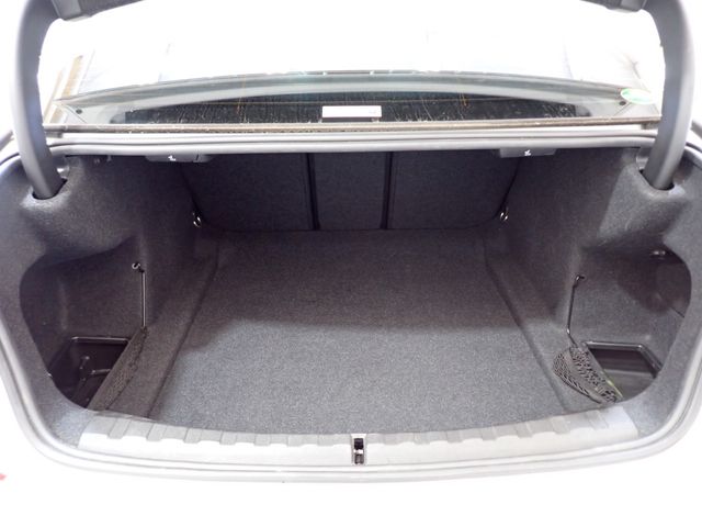Bmw 3 SERIES 2019-08 181740-15