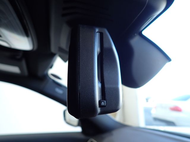 Bmw 3 SERIES 2019-08 181740-23