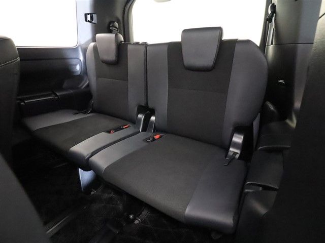 Toyota NOAH 2017-04 181623-7