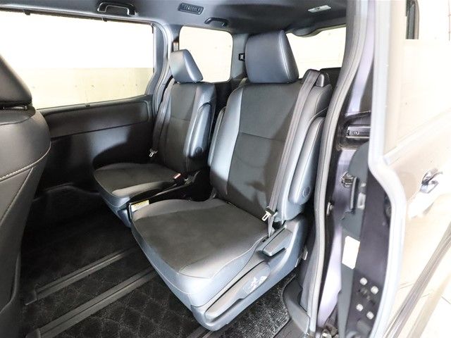 Toyota NOAH 2017-04 181623-6